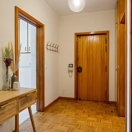 Joivy Stylish Centre Flat With Parking Maía