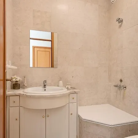 Guestready - Stylish Centre Flat With Parking Apartment Maia (Porto)